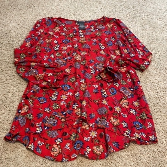 Chelsea and Theodore XXL red floral blouse - Picture 2 of 8